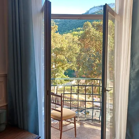 De Charme Mamie Angele