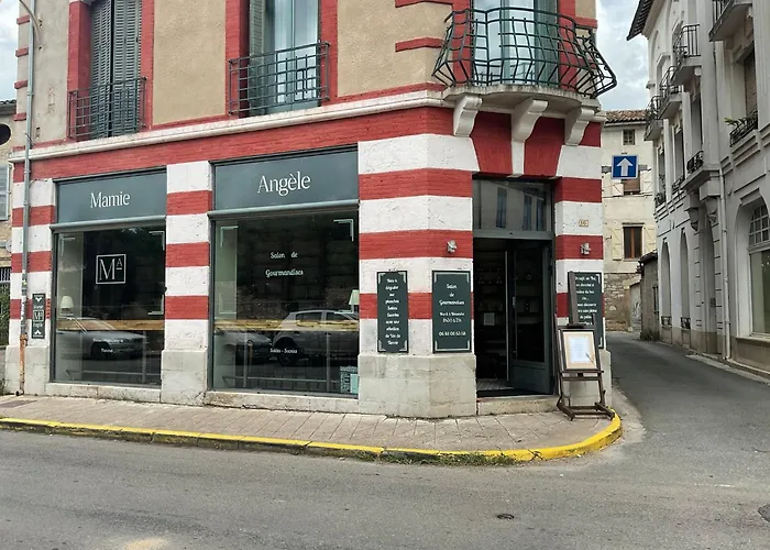 Nocleg ze śniadaniem De Charme Mamie Angele 3*